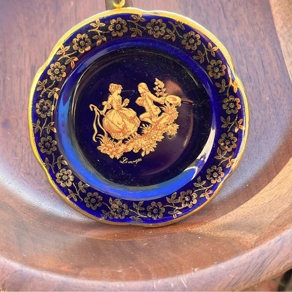 Limoges France Cobalt Blue Miniature Porcelain Plate With Stand Courting Couple - Picture 4 of 4